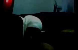 XXX पिल्ला मोज़ा हाथ में टुकड़ा संतुष्ट है, जबकि वह फोन सेक्सी पिक्चर दिखाइए वीडियो में सेक्सी पर बातें कर रहा है