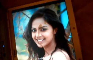 XXX Blonda pisses पर के मंजिल जबकि मैस्टर्बेटिंग के साथ एक कोड़ा वीडियो में सेक्सी पिक्चर