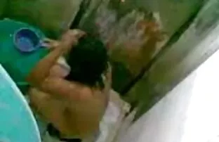 XXX ५०-वर्षीय कोच एक युवा लड़के के सामने उसके सेक्सी पिक्चर वीडियो में सेक्सी पिक्चर वीडियो पैर फैला
