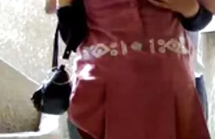 XXX रसदार लड़की के सेक्सी वीडियो में पिक्चर साथ नंगे स्तनों पर समुद्र तट