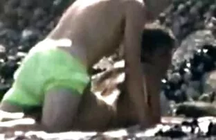XXX उसे अपने मुंह में एक डिक ले और एक कौर के साथ उस पर बैठ गए । सेक्सी पिक्चर चाहिए हिंदी में