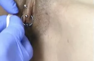XXX युवा शरारती लड़की उल्लास हिंदी पिक्चर फिल्म सेक्सी वीडियो में में के स्नान और caresses उसके मुंडा किट्टी